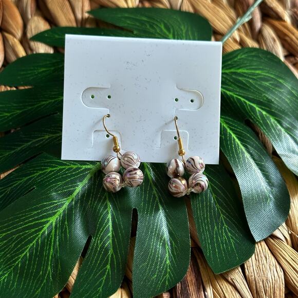 BOGO FREE MARBLED CLUSTER EARRINGS VINTAGE - Picture 1 of 4